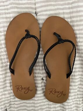 Roxy Tan Footbed Flip Flops with Black Braided Straps